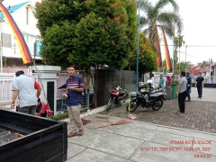 Jumat bersih di lingkungan Kantor PDAM Kota Solok. Goro bersama karyawan/tu PDAM  Mari hidup sehat dan bersih